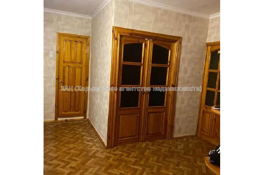 Продам квартиру, Светлая ул. , 3 кім., 68 м², косметический ремонт 