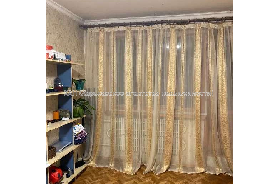 Продам квартиру, Светлая ул. , 3 кім., 68 м², косметический ремонт 