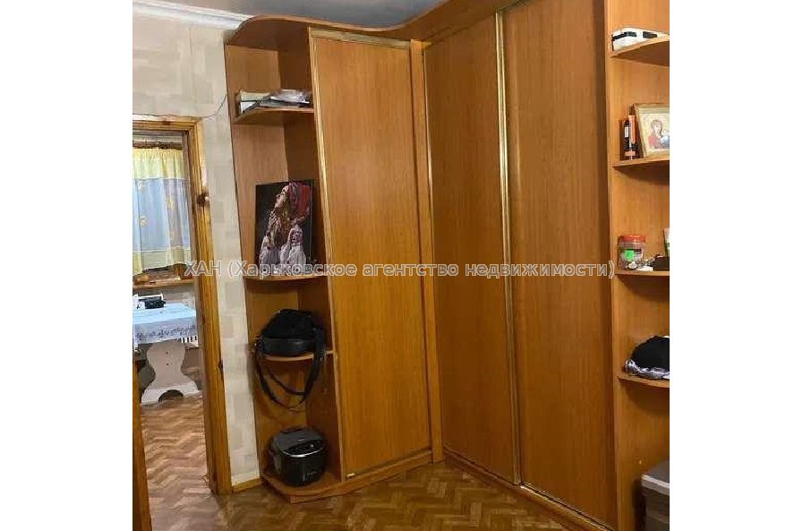 Продам квартиру, Светлая ул. , 3 кім., 68 м², косметический ремонт 