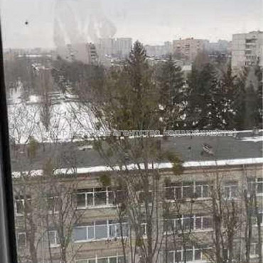 Продам квартиру, Деревянко ул. , 2 кім., 45 м², частичный ремонт 