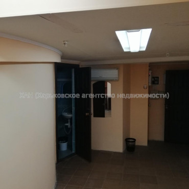 Продам нежилую недвижимость, офис в многоквартирном доме , 2  ком., 52.30 м², косметический ремонт 