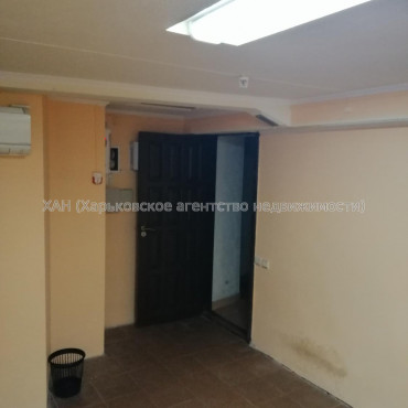 Продам нежилую недвижимость, офис в многоквартирном доме , 2  ком., 52.30 м², косметический ремонт 