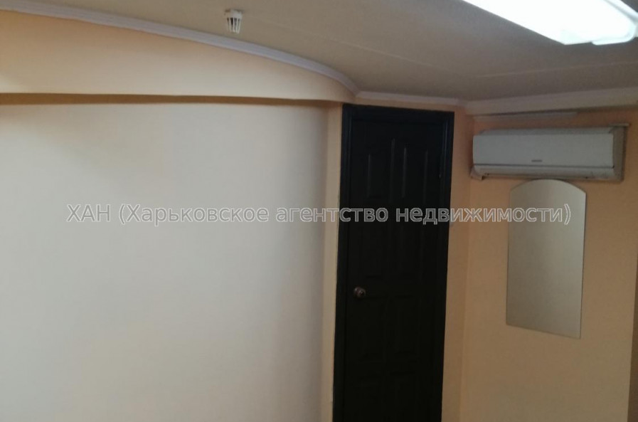 Продам нежитлову нерухомість, офис в многоквартирном доме , 2 кім., 52.30 м², косметический ремонт 