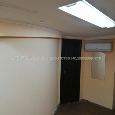 Продам нежилую недвижимость, офис в многоквартирном доме , 2  ком., 52.30 м², косметический ремонт 