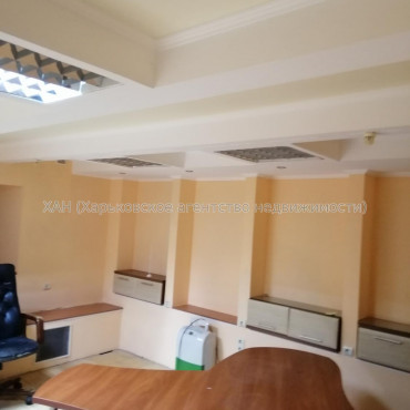 Продам нежилую недвижимость, офис в многоквартирном доме , 2  ком., 52.30 м², косметический ремонт 