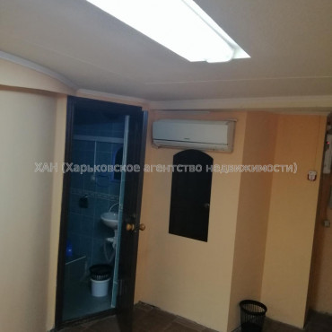 Продам нежилую недвижимость, офис в многоквартирном доме , 2  ком., 52.30 м², косметический ремонт 