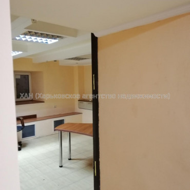 Продам нежилую недвижимость, офис в многоквартирном доме , 2  ком., 52.30 м², косметический ремонт 