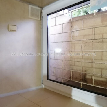 Продам нежилую недвижимость, офис в многоквартирном доме , 2  ком., 52.30 м², косметический ремонт 