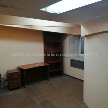 Продам нежилую недвижимость, офис в многоквартирном доме , 2  ком., 52.30 м², косметический ремонт 
