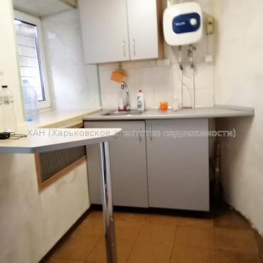 Продам нежилую недвижимость, офис в многоквартирном доме , 2  ком., 52.30 м², косметический ремонт 