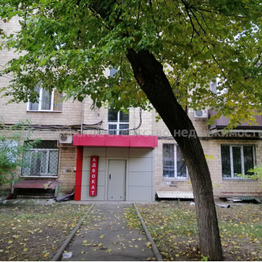 Продам нежилую недвижимость, офис в многоквартирном доме , 2  ком., 52.30 м², косметический ремонт 