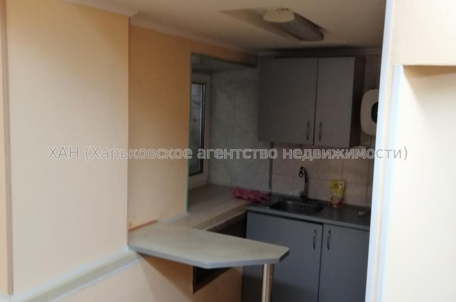 Продам нежитлову нерухомість, офис в многоквартирном доме , 2 кім., 52.30 м², косметический ремонт 