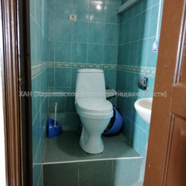 Продам нежилую недвижимость, офис в многоквартирном доме , 2  ком., 52.30 м², косметический ремонт 