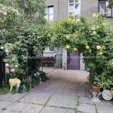 Продам квартиру, Юри Зойфера ул. , 3 кім., 80 м², косметический ремонт 