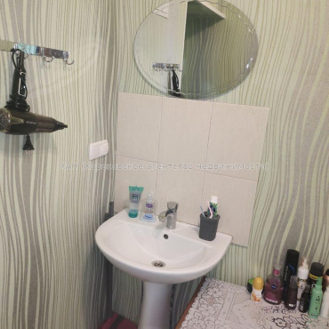 Продам квартиру, Юри Зойфера ул. , 3  ком., 80 м², косметический ремонт 