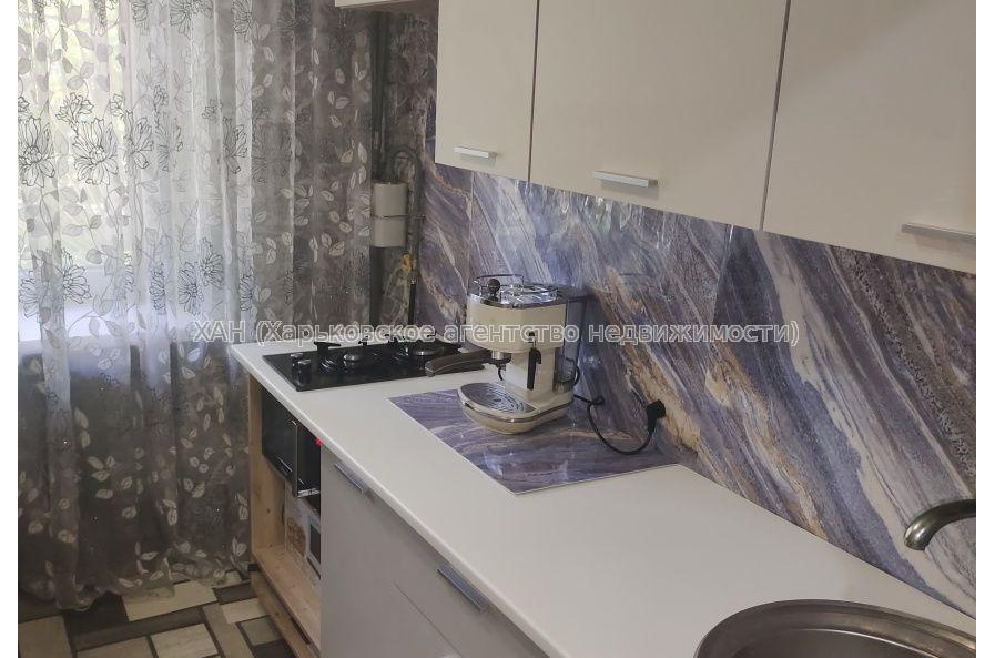 Продам квартиру, Юри Зойфера ул. , 3 кім., 80 м², косметический ремонт 