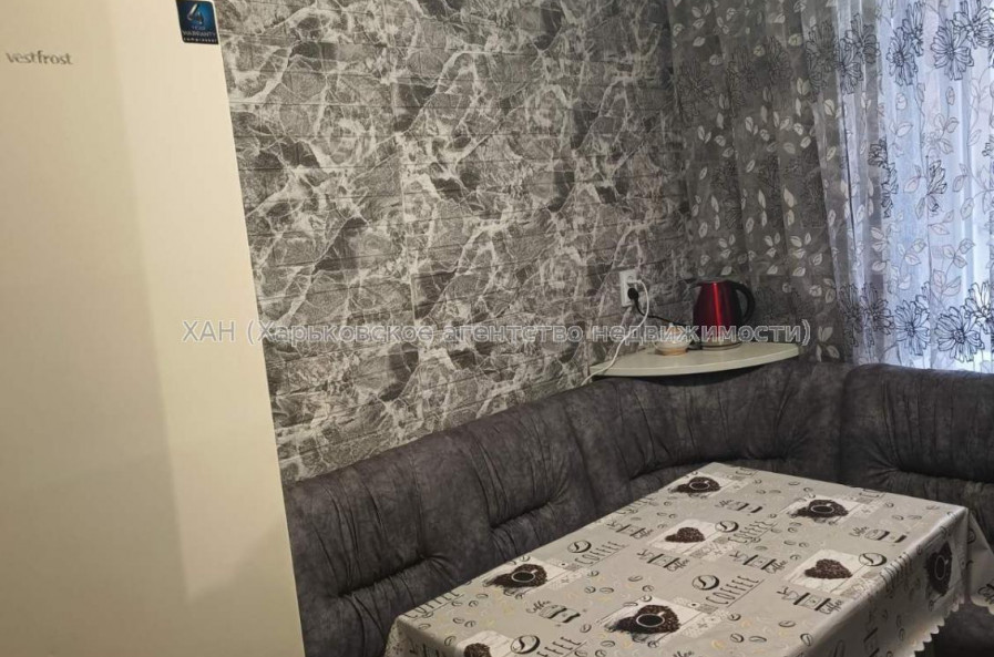 Продам квартиру, Юри Зойфера ул. , 3 кім., 80 м², косметический ремонт 