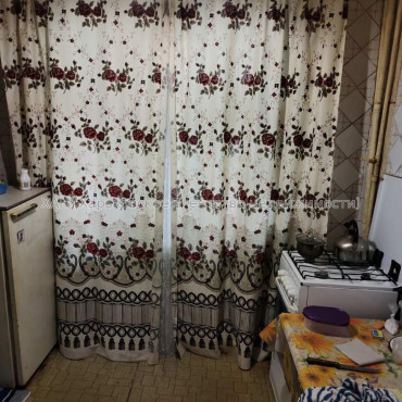 Продам квартиру, Юри Зойфера ул. , 3 кім., 80 м², косметический ремонт 