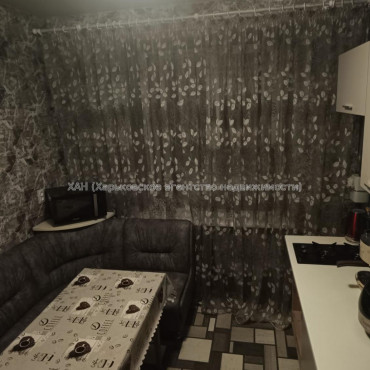 Продам квартиру, Юри Зойфера ул. , 3 кім., 80 м², косметический ремонт 