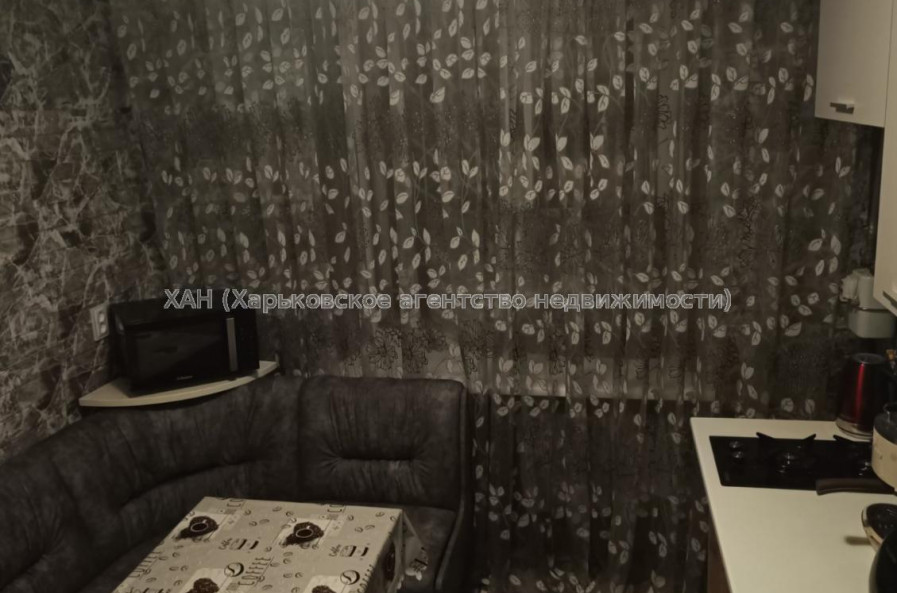 Продам квартиру, Юри Зойфера ул. , 3 кім., 80 м², косметический ремонт 