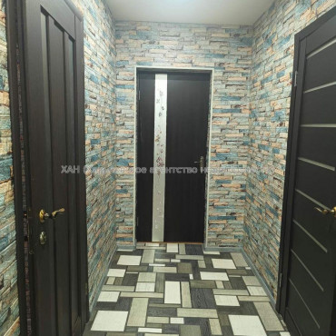 Продам квартиру, Юри Зойфера ул. , 3 кім., 80 м², косметический ремонт 
