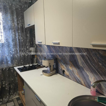 Продам квартиру, Юри Зойфера ул. , 3 кім., 80 м², косметический ремонт 