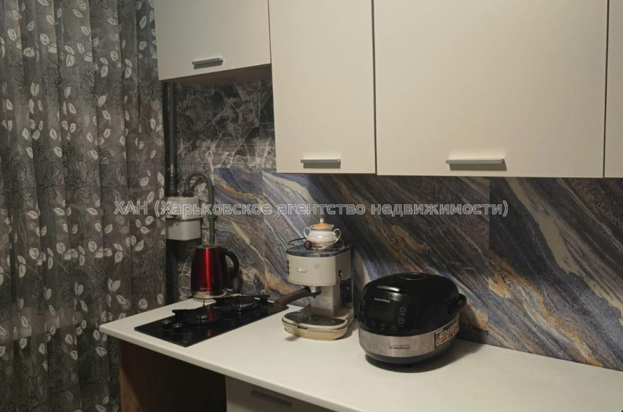 Продам квартиру, Юри Зойфера ул. , 3 кім., 80 м², косметический ремонт 