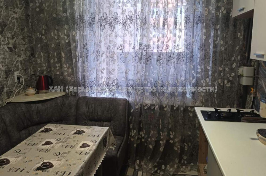 Продам квартиру, Юри Зойфера ул. , 3 кім., 80 м², косметический ремонт 