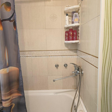 Продам квартиру, Юри Зойфера ул. , 3 кім., 80 м², косметический ремонт 