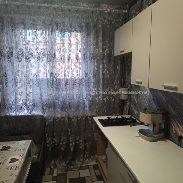 Продам квартиру, Юри Зойфера ул. , 3 кім., 80 м², косметический ремонт 
