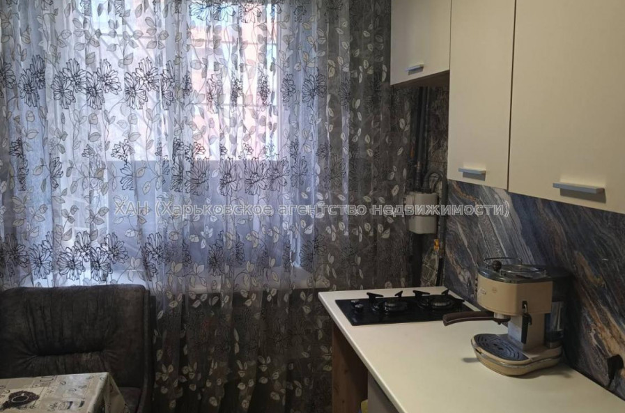 Продам квартиру, Юри Зойфера ул. , 3 кім., 80 м², косметический ремонт 