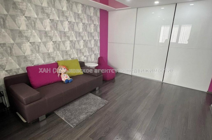 Продам квартиру, Героев Харькова просп. , 3 кім., 88 м², капитальный ремонт 