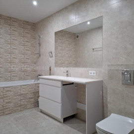 Продам квартиру, Льва Ландау просп. , 52 , 3 кім., 75.60 м², капитальный ремонт