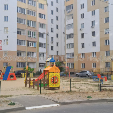 Продам квартиру, Льва Ландау просп. , 52 , 3  ком., 75.60 м², капитальный ремонт 