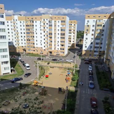 Продам квартиру, Льва Ландау просп. , 52 , 3  ком., 75.60 м², капитальный ремонт 