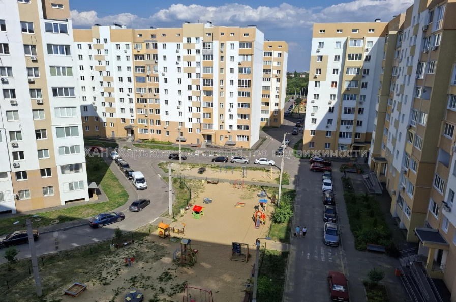 Продам квартиру, Льва Ландау просп. , 52 , 3 кім., 75.60 м², капитальный ремонт 