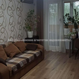 Продам квартиру, Краснодарская ул. , 3 кім., 64 м², евроремонт