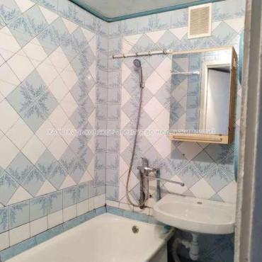 Продам квартиру, Гвардейцев Широнинцев ул. , 2  ком., 46 м², косметический ремонт 