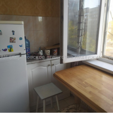 Продам квартиру, Победы просп. , 1 кім., 33 м², косметический ремонт 