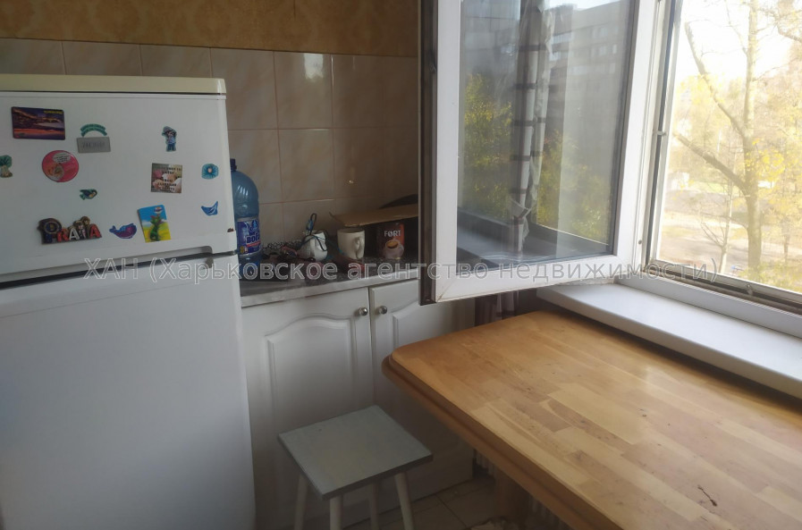 Продам квартиру, Победы просп. , 1 кім., 33 м², косметический ремонт 