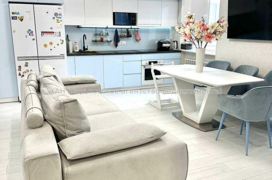 Продам квартиру, Льва Ландау просп. , 3 кім., 58 м², евроремонт 