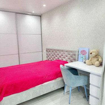 Продам квартиру, Льва Ландау просп. , 3 кім., 58 м², евроремонт 