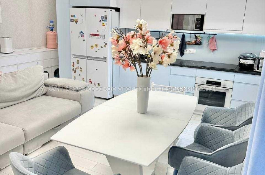 Продам квартиру, Льва Ландау просп. , 3 кім., 58 м², евроремонт 
