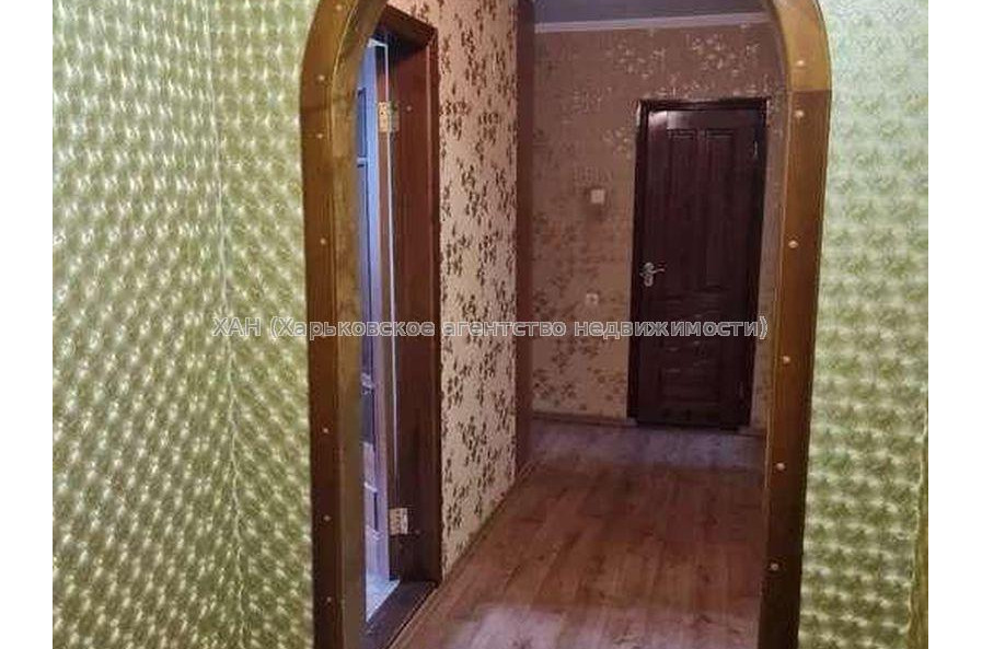 Продам квартиру, Залесская ул. , 3 кім., 65 м², без ремонта 