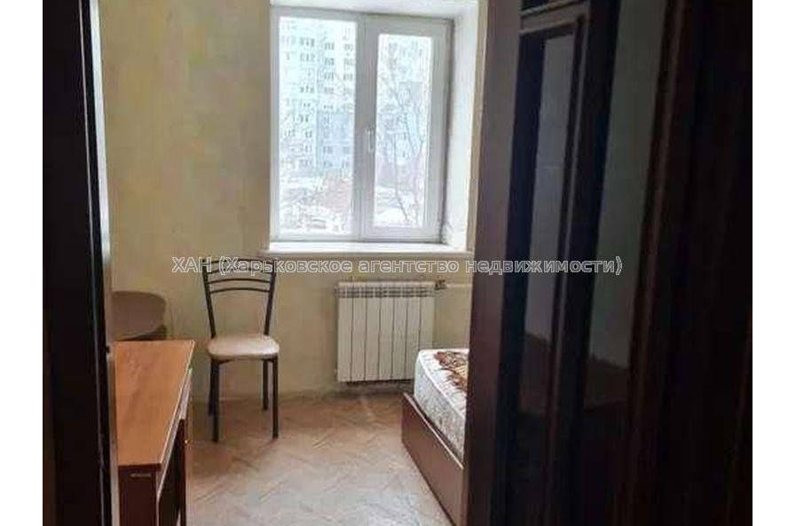 Продам квартиру, Залесская ул. , 3 кім., 65 м², без ремонта 