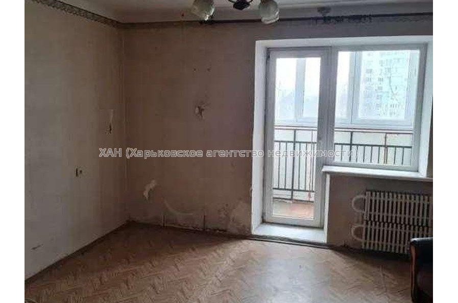 Продам квартиру, Залесская ул. , 3 кім., 65 м², без ремонта 