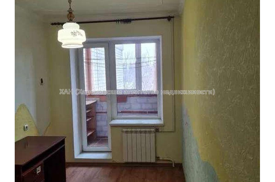 Продам квартиру, Залесская ул. , 3 кім., 65 м², без ремонта 
