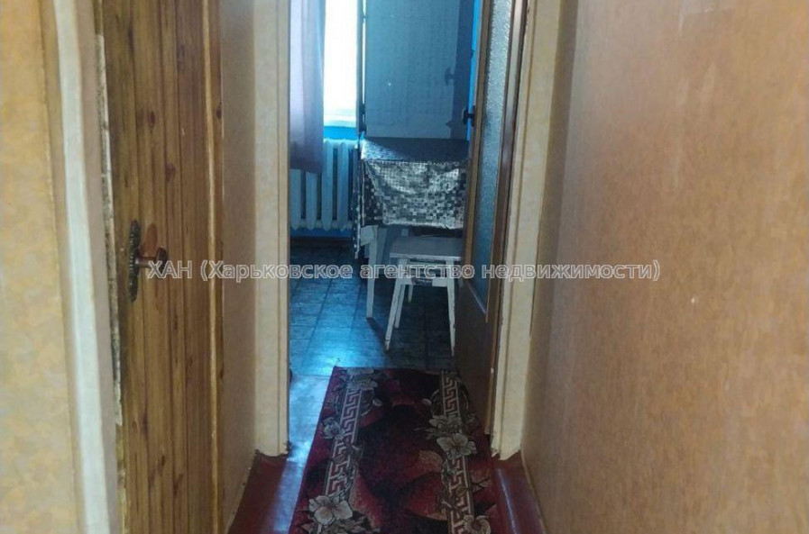 Продам квартиру, Ньютона ул. , 1 кім., 27 м², советский ремонт 