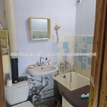 Продам квартиру, Ньютона ул. , 1 кім., 27 м², советский ремонт 