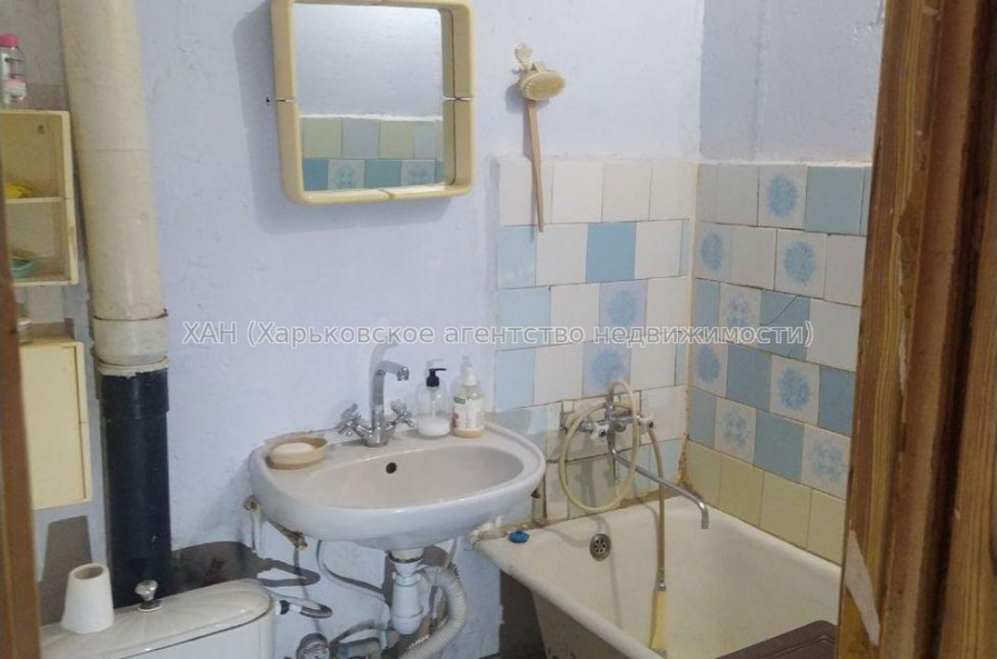 Продам квартиру, Ньютона ул. , 1 кім., 27 м², советский ремонт 